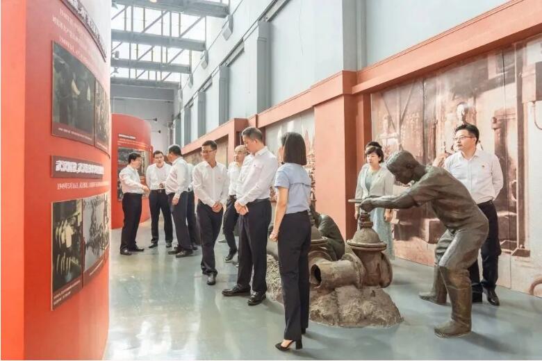 市城投集团公司向导班子开展“七一”主题党日活动-党风廉政-武汉城投集团 