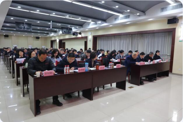 科创强“核” 转型求“新” | 武汉城投召开2025年科技立异事情大会-集团动态-武汉城投集团 