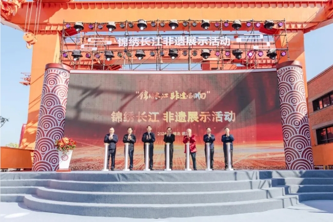 喜获一批全市突出单位和个人，，，，，，来给武汉城投清静生产事情点个赞！-集团动态-武汉城投集团 